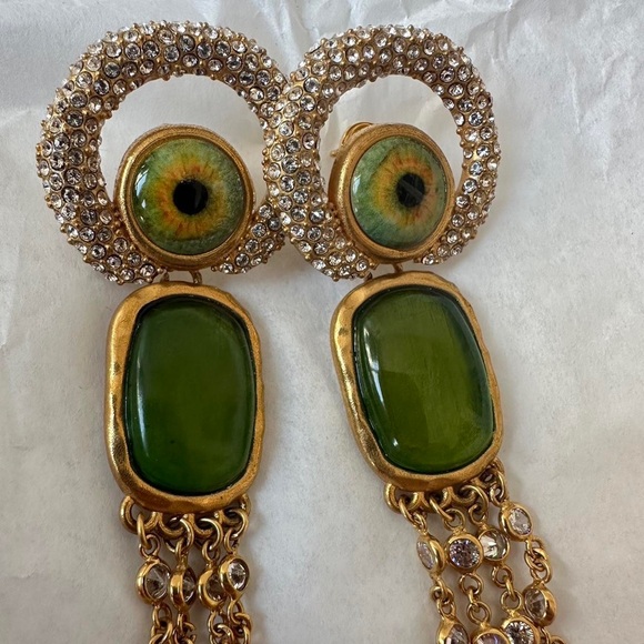 Schiaparelli green eye pearl drop earrings - Picture 2 of 9
